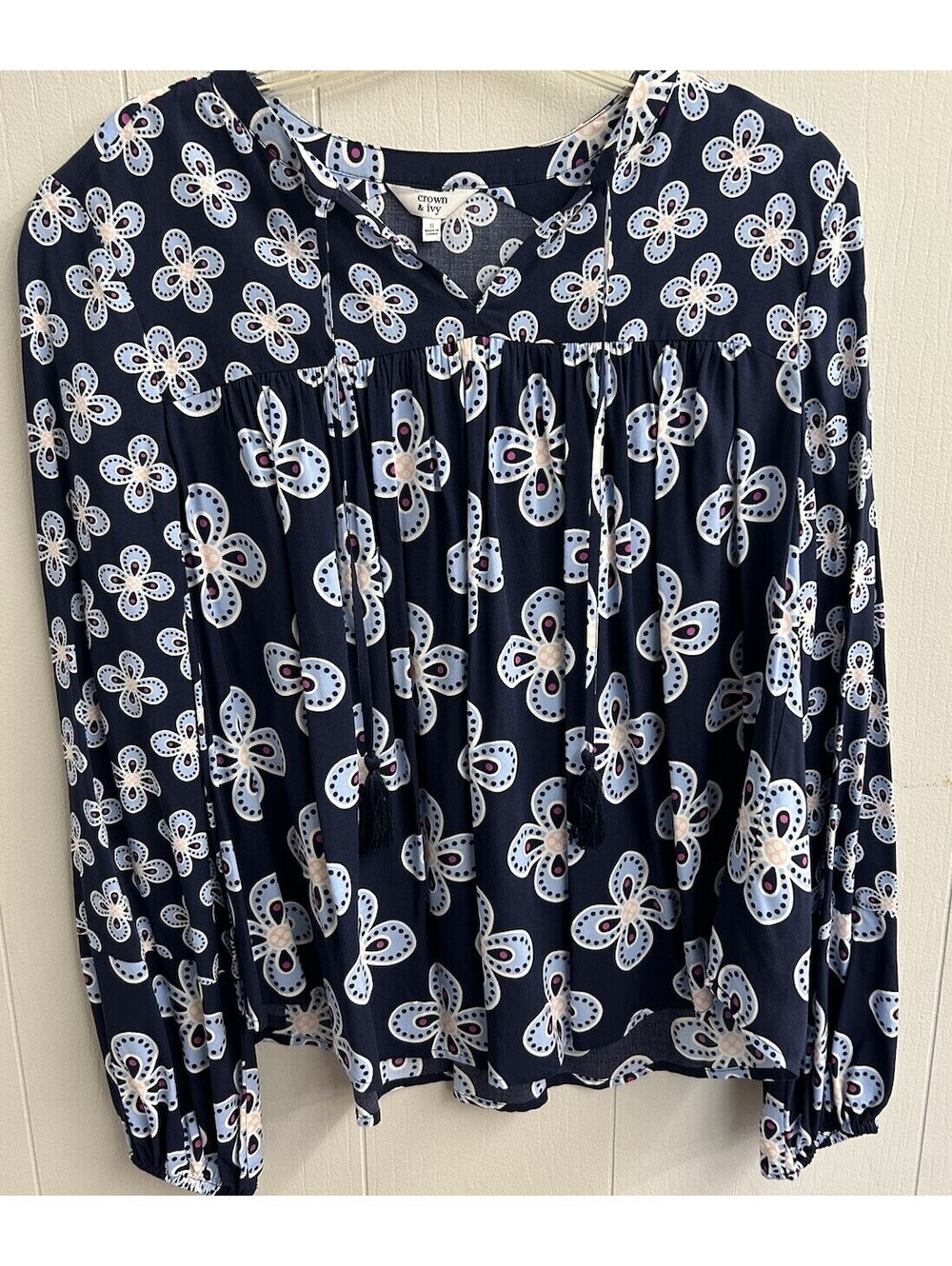 Crown & Ivy Top. Navy Blue With Light Blue Flowers. Tassel Tie. Size Small. NWT